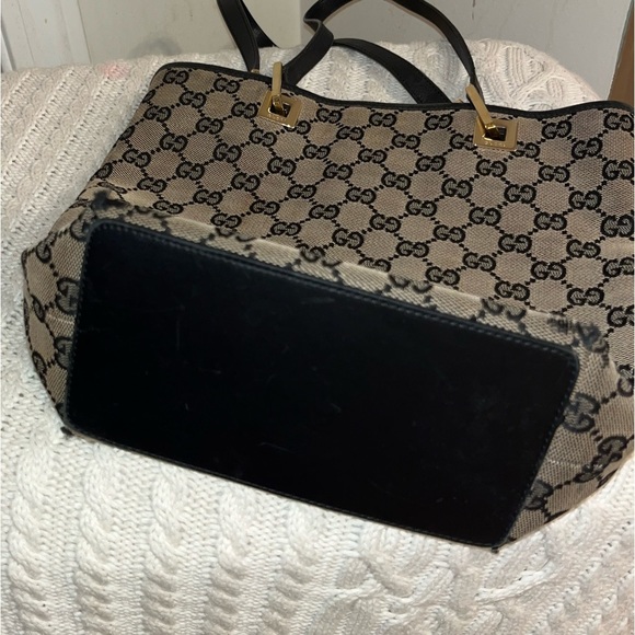 Gucci Monogram Vintage Bucket Bag - Picture 9 of 15